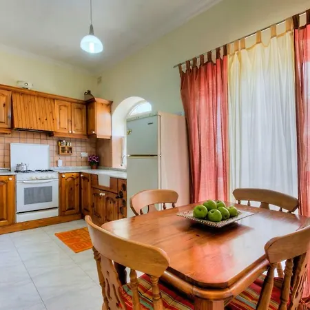 Bellavista Apartment *